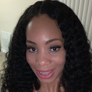 Meet your Posher, Monique